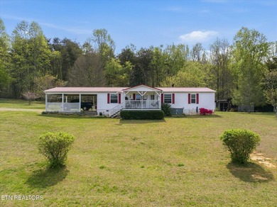 Well-maintained 1,296 sq ft double-wide situated on 5.24 acres - photo 4