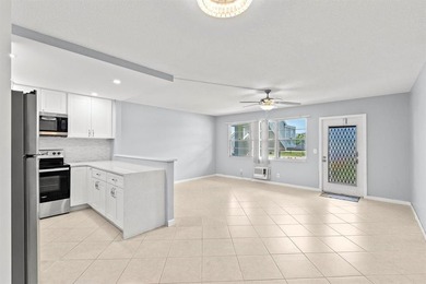 Beautifully Updated Ground Floor Unit. 1 Bedroom, 1 1/2 Baths - photo 3