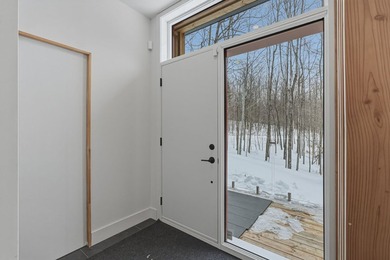 Cantons-de-l'Est, a la frontiere canado-americaine. Construction - photo 8