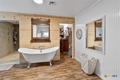 Handicap-accessible barndominium on 5 fully fenced acres with