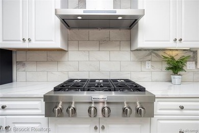 Welcome home to 4860 Lagoons Circle! This exceptional - photo 23