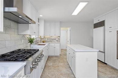 Welcome home to 4860 Lagoons Circle! This exceptional - photo 24