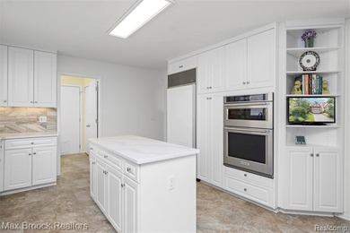 Welcome home to 4860 Lagoons Circle! This exceptional - photo 25