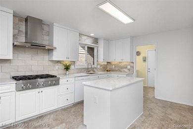 Welcome home to 4860 Lagoons Circle! This exceptional - photo 26