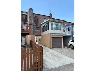 Enjoy a big, finished basement w/high ceilings. Sep. entrance - photo 28