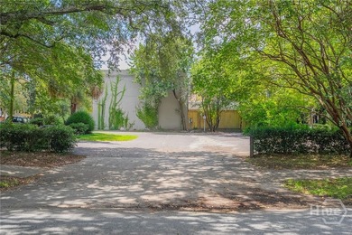 Rare opportunity to own a prime piece of property in the heart - photo 3