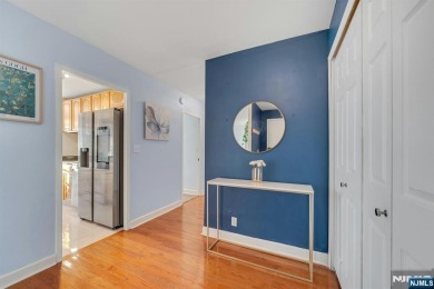 Live above it all in this 21st-floor corner residence with