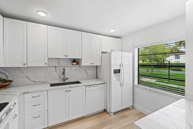 Spacious 2BR/2BA ground-floor partially furnished unit with - photo 7