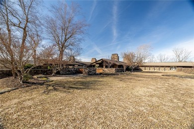 Architecturally significant estate designed by one of NWA's most - photo 5