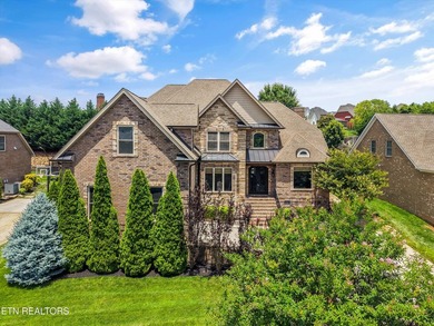 This property features an open floor plan with hardwood flooring - photo 2