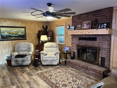 Move-in-ready 3BR-2BA brick and vinyl home with 2,216 SQFT on 0 - photo 11