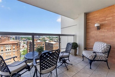 Wow, the view is spectacular! This North facing 2 bed, 2 bath - photo 11