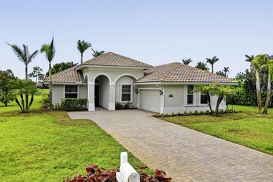 Motivated Seller Beautiful GHO built 3/3/2 pool home with a den - photo 1