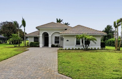 Motivated Seller Beautiful GHO built 3/3/2 pool home with a den - photo 3