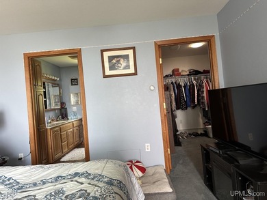 Wake up every morning to sweeping lake views and 200 feet of - photo 14