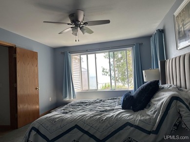 Wake up every morning to sweeping lake views and 200 feet of - photo 15