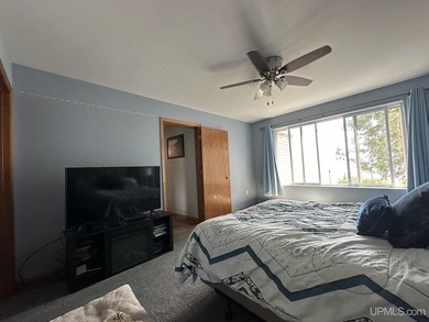 Wake up every morning to sweeping lake views and 200 feet of - photo 17