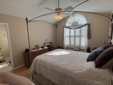 Wonderful 3br/2ba home in The Knoll at River Hills with a