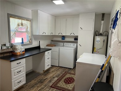 Move-in-ready 3BR-2BA brick and vinyl home with 2,216 SQFT on 0 - photo 22