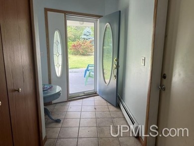 Wake up every morning to sweeping lake views and 200 feet of - photo 23
