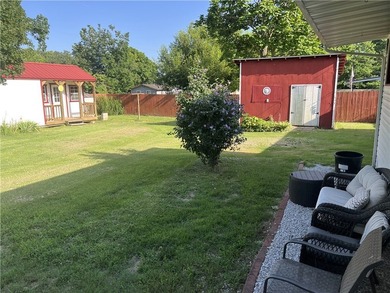 Move-in-ready 3BR-2BA brick and vinyl home with 2,216 SQFT on 0 - photo 24