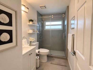 REMODELED 3-bedroom, 2-bath lakefront POOL home on 9500+ sq ft - photo 25