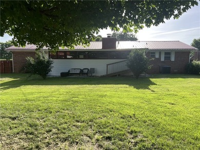 Move-in-ready 3BR-2BA brick and vinyl home with 2,216 SQFT on 0 - photo 29