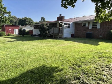 Move-in-ready 3BR-2BA brick and vinyl home with 2,216 SQFT on 0 - photo 30