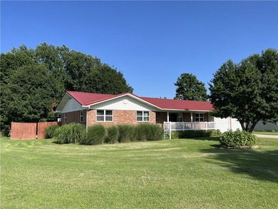 Move-in-ready 3BR-2BA brick and vinyl home with 2,216 SQFT on 0 - photo 32