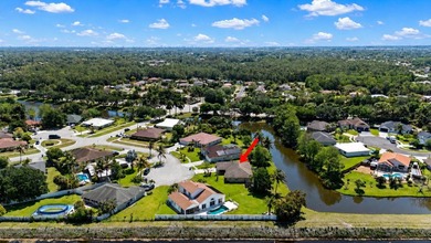 REMODELED 3-bedroom, 2-bath lakefront POOL home on 9500+ sq ft - photo 32