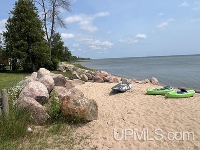Wake up every morning to sweeping lake views and 200 feet of - photo 35