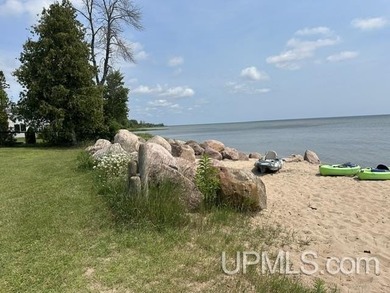 Wake up every morning to sweeping lake views and 200 feet of - photo 36