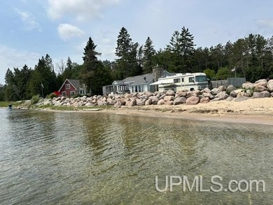 Wake up every morning to sweeping lake views and 200 feet of - photo 37