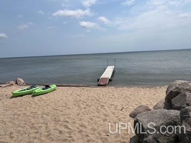 Wake up every morning to sweeping lake views and 200 feet of - photo 41