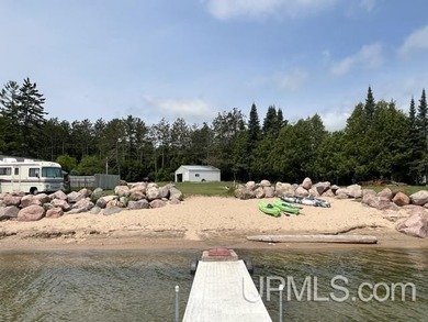 Wake up every morning to sweeping lake views and 200 feet of - photo 42