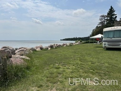 Wake up every morning to sweeping lake views and 200 feet of - photo 43