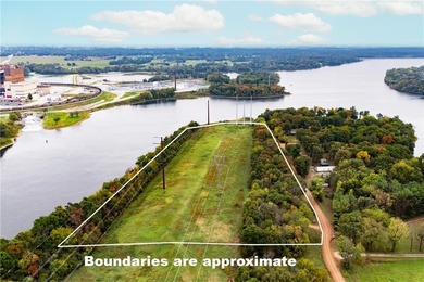 Gently sloping and beautifully positioned along the lake, this - photo 4