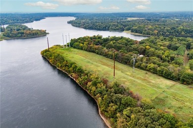 Gently sloping and beautifully positioned along the lake, this - photo 8