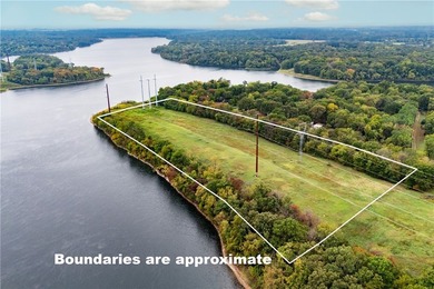Gently sloping and beautifully positioned along the lake, this - photo 9
