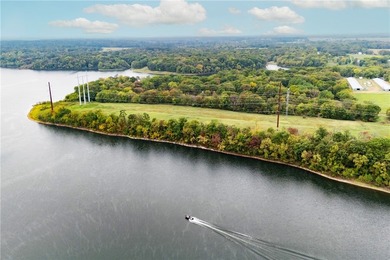 Gently sloping and beautifully positioned along the lake, this - photo 10