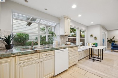 Elegant and inviting Bay Isle Pt. residence offering 3 bedrooms - photo 9