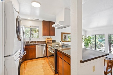 Welcome to this beautifully updated 2-bedroom, 1.5-bath - photo 8