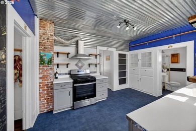 Timeless Craftsman character meets updated urban-industrial - photo 14