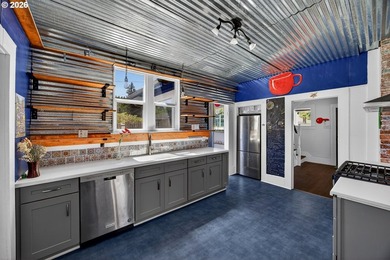 Timeless Craftsman character meets updated urban-industrial - photo 15