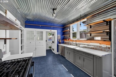 Timeless Craftsman character meets updated urban-industrial - photo 16