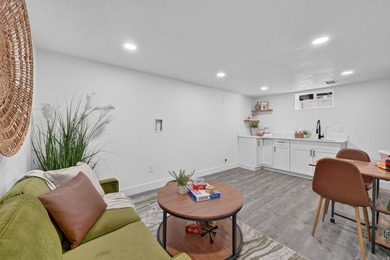 Fresh, updated, and move-in ready! This 4-bedroom, 2-bath home - photo 16