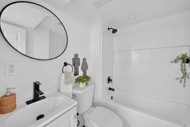 Fresh, updated, and move-in ready! This 4-bedroom, 2-bath home - photo 20