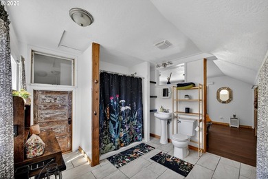 Timeless Craftsman character meets updated urban-industrial - photo 28