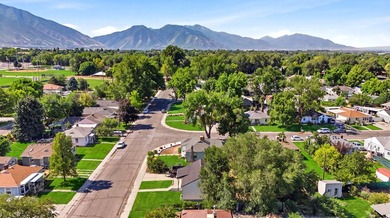 Fresh, updated, and move-in ready! This 4-bedroom, 2-bath home - photo 28