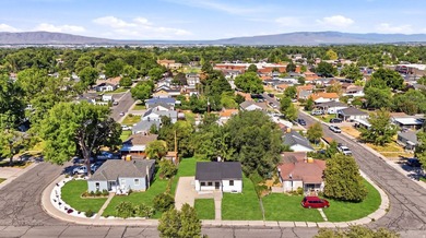 Fresh, updated, and move-in ready! This 4-bedroom, 2-bath home - photo 29